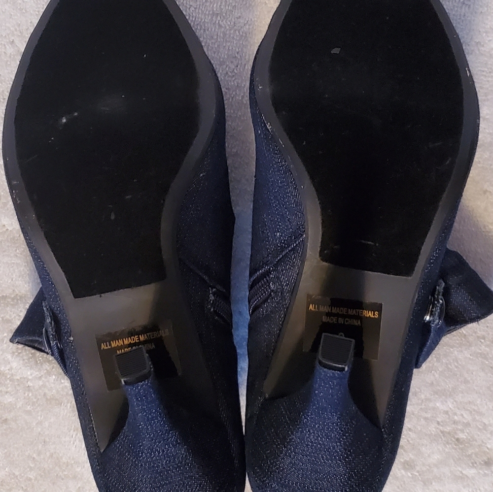Blue Denim bootie.  4 inch heel size 9 - Picture 9 of 9
